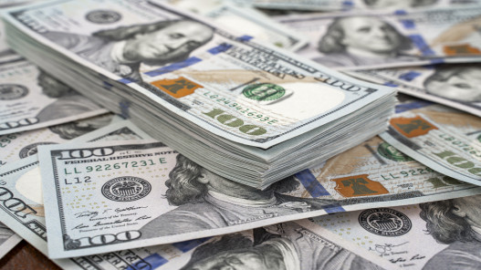  الدولار يتراجع وسط آمال بنهاية سريعة للحرب مع إيران 