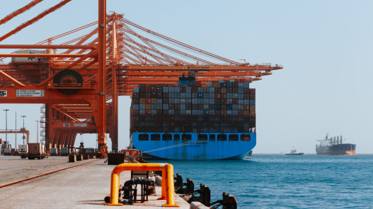  الأردن يدين الاعتداء الإيراني على ميناء صلالة في عُمان بطائرات مسيّرة 