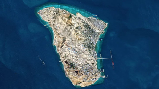  إعلام إيراني: لا أضرار في أي منشأة نفطية بعد القصف الأميركي على جزيرة خرج 