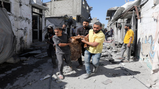  8 شهداء في استهداف طائرات الاحتلال مركبة على شارع صلاح الدين وسط غزة 