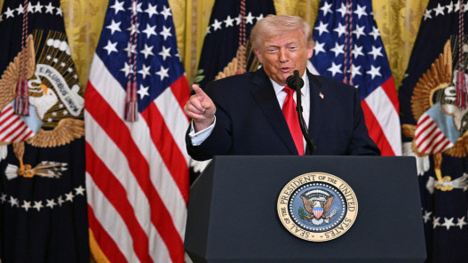  ترامب يقول إن لديه "الحق المطلق" في إعادة فرض الرسوم الجمركية 