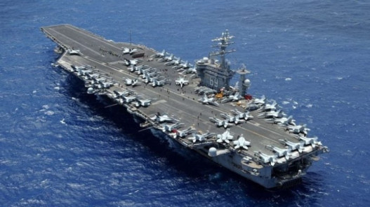  إيران تتوعد باستهداف مجموعة حاملة الطائرات الأميركية فورد 