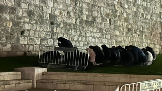  قوات الاحتلال الإسرائيلي تمنع المصلين من أداء صلاة التراويح في أحياء القدس 