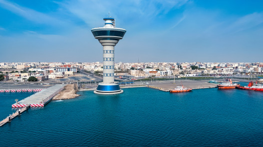  رويترز: استهداف ميناء ينبع السعودي على البحر الأحمر بهجوم جوي 