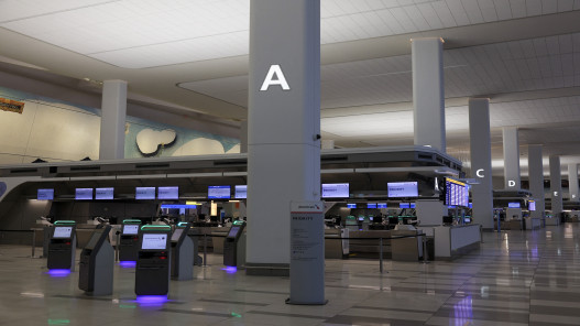  توقف الرحلات في مطار لاغوارديا في نيويورك بسبب "حادث" بين طائرة ومركبة 