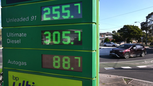  حرب إيران ترفع أسعار المشتقات النفطية في دول عدة 