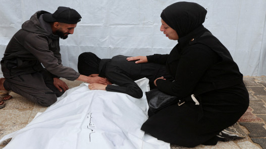  3 شهداء ومصابون جراء قصف الاحتلال حي الزيتون جنوبي مدينة غزة 