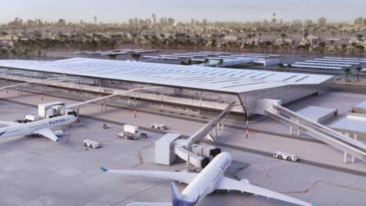  هجوم بطائرات مسيرة يستهدف مطار الكويت ويشعل النيران في خزانات الوقود 