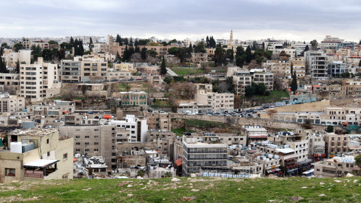  الحرارة أقل من معدلاتها بـ7 درجات وزخات مطرية متوقعة حتى الأربعاء 