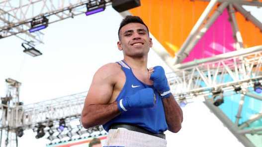  حسين عشيش يتأهل لنصف نهائي بطولة آسيا للملاكمة 