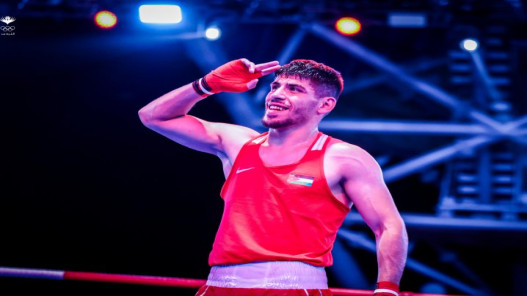  زياد عشيش يتأهل إلى نهائي بطولة آسيا للملاكمة للنخبة 