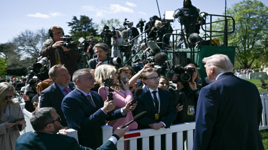  ترامب "ليس قلقا" من اعتبار قصف محطات الطاقة الإيرانية جريمة حرب 