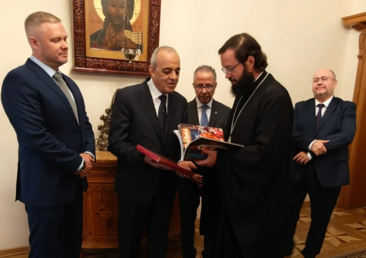وزير السياحة والآثار يلتقي نائب بطريرك روسيا المطران أنطوني
