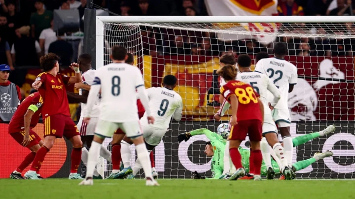 ريال مدريد يقلب تأخره بثلاثية إلى فوز مثير على روما في دوري أبطال أوروبا