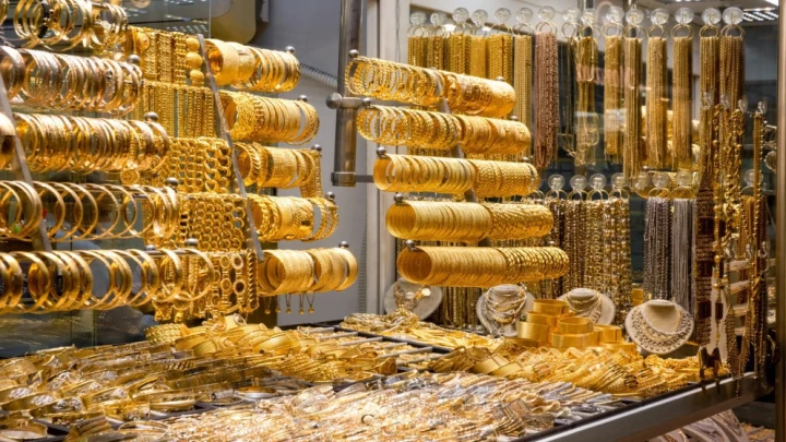 105 دنانير سعر الذهب "عيار 21" بالسوق المحلية الخميس