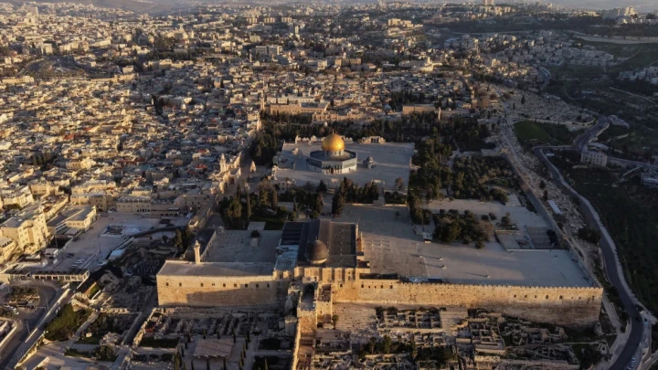 محافظة القدس عن إغلاق المسجد الأقصى: يمس الهوية الفلسطينية