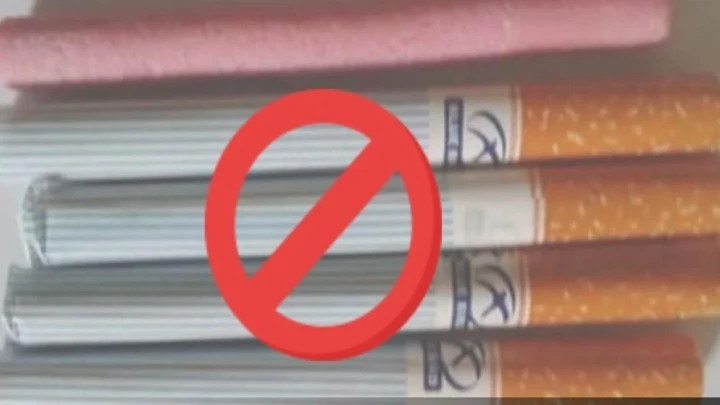 إغلاق سوبر ماركت لضبط منتج حلوى غير مرخص على شكل سجائر