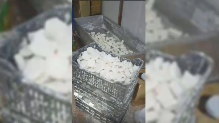 إتلاف 20 طنا من الأجبان وإغلاق مشغل غير مرخص
