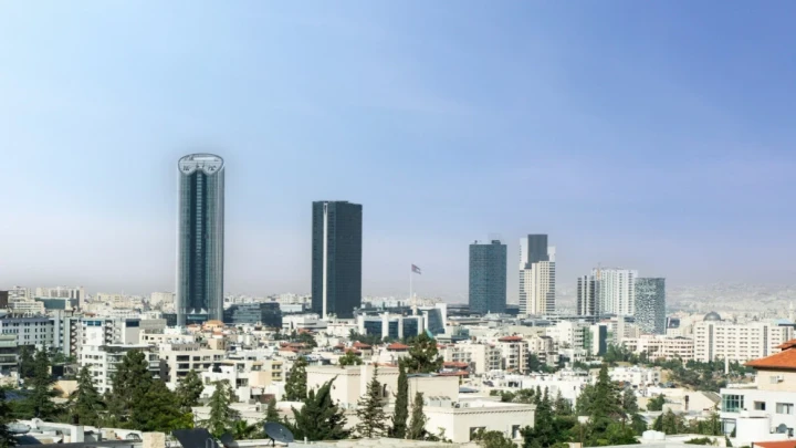 %3.3 نسبة المطلقين من الرجال إلى 5.6% من النساء ممن هم فوق الـ25 سنة